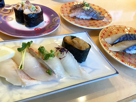 まるかつ水産の寿司の写真